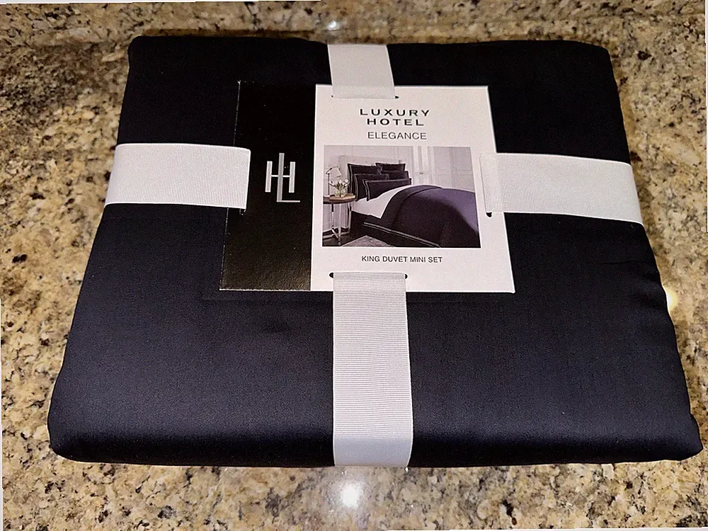 Luxury Hotel King Duvet Mini Set Two King Shams Navy and White NEW