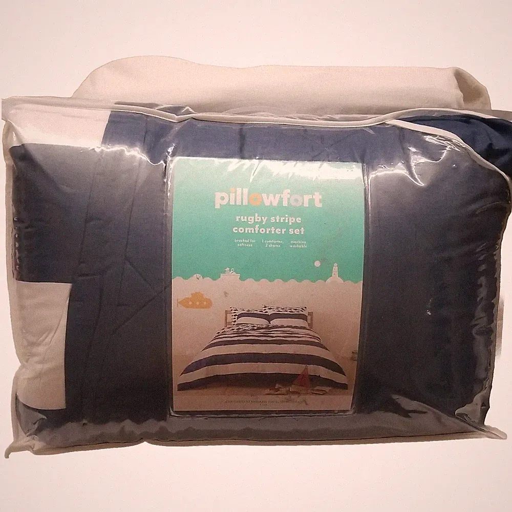 ✅Pillowfort Rugby Stripe Queen/Full Comforter 2 Shams Navy and White Stripe Bed