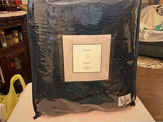 venice queen size quilt 86 x86 navy color new in pkg